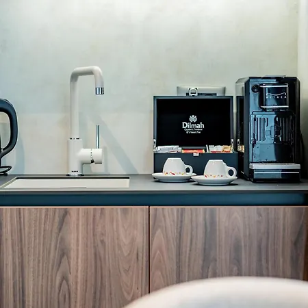 Novita Free Underground Parking מלון 4*