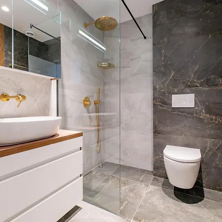 فندق Novita Free Underground Parking 4*